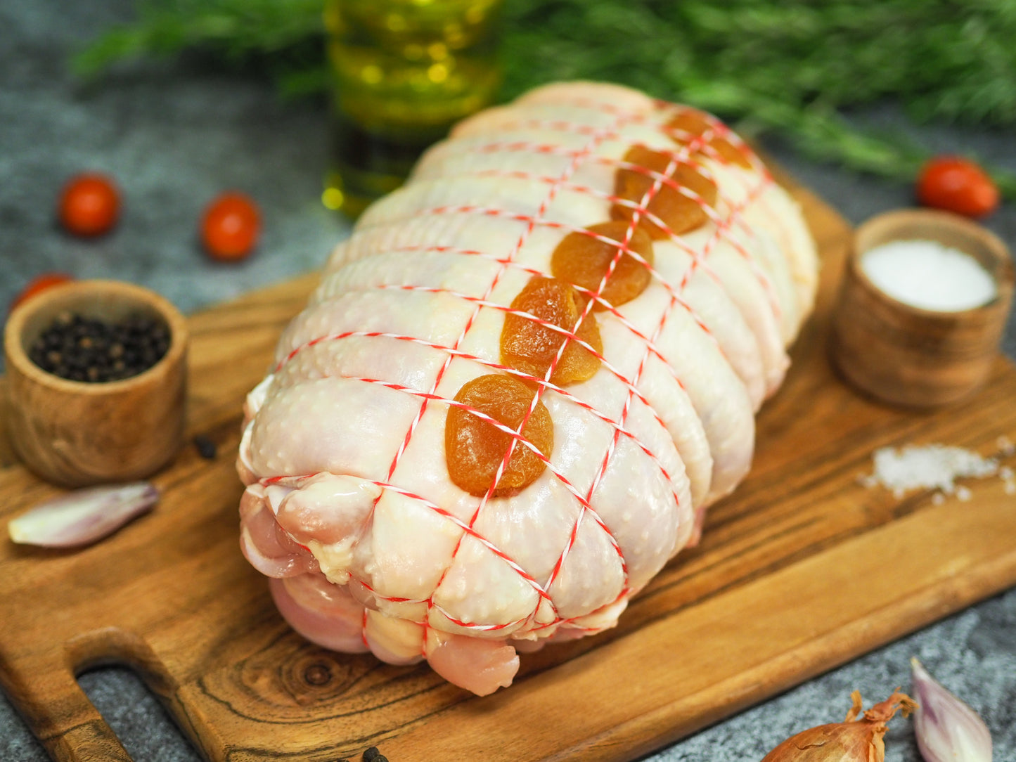 Rôti de poulet farci aux abricots